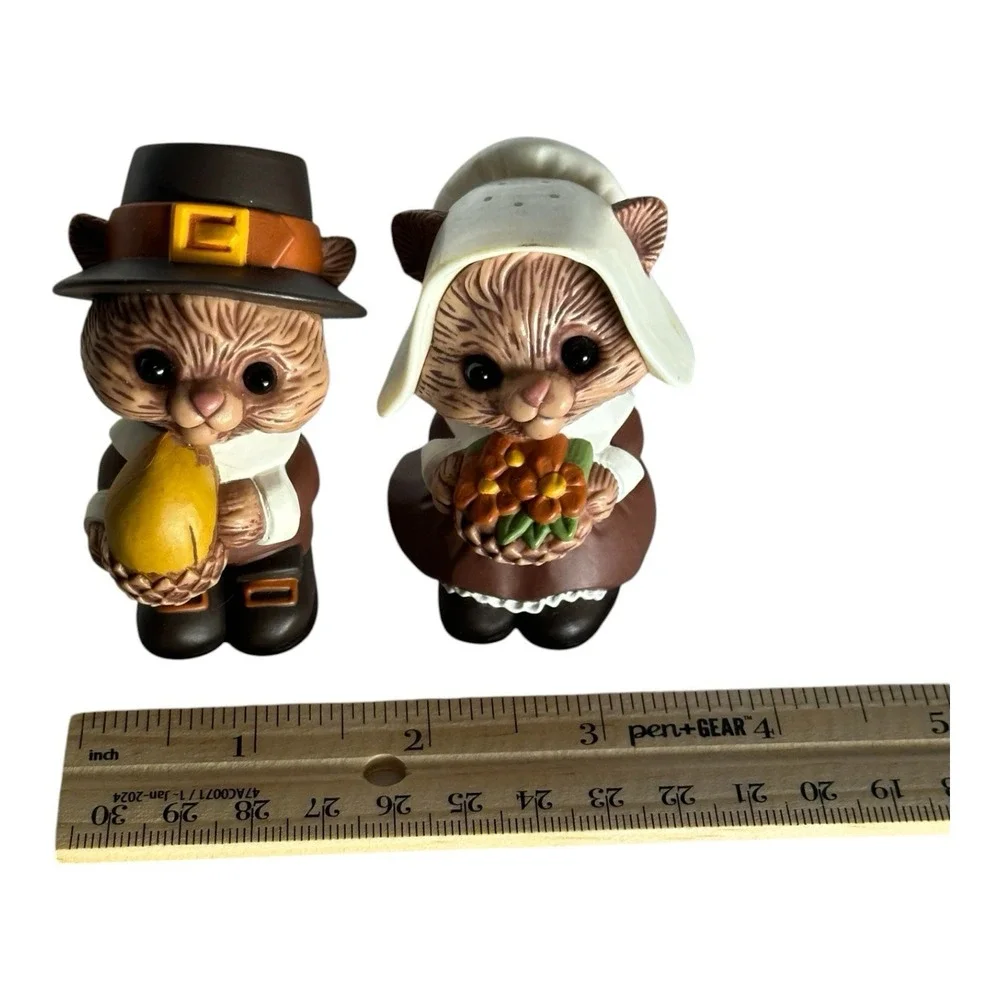 VTG Hallmark Thanksgiving Pilgrim Chipmunks Squirrel S&P Shakers Fall Harvest